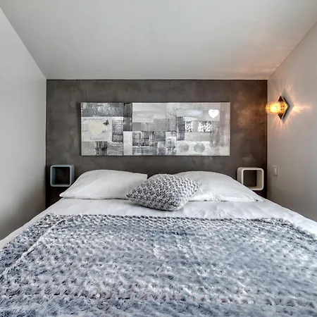 Les Bois Flottes Apartment Poussan